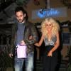 Christina Aguilera et son petit ami Matthew Rutler sortent d'un dîner en amoureux au restaurant Off Vine à Los Angeles, le 17 décembre 2013.