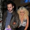 Christina Aguilera et son petit ami Matthew Rutler sortent d'un dîner en amoureux au restaurant Off Vine à Los Angeles, le 17 décembre 2013.