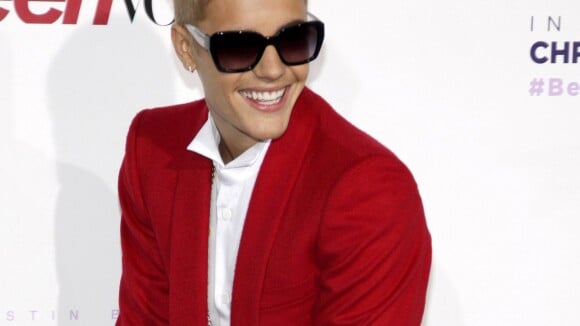 Justin Bieber 'bling-bling' devant Kylie Jenner en jupe fendue pour 'Believe'