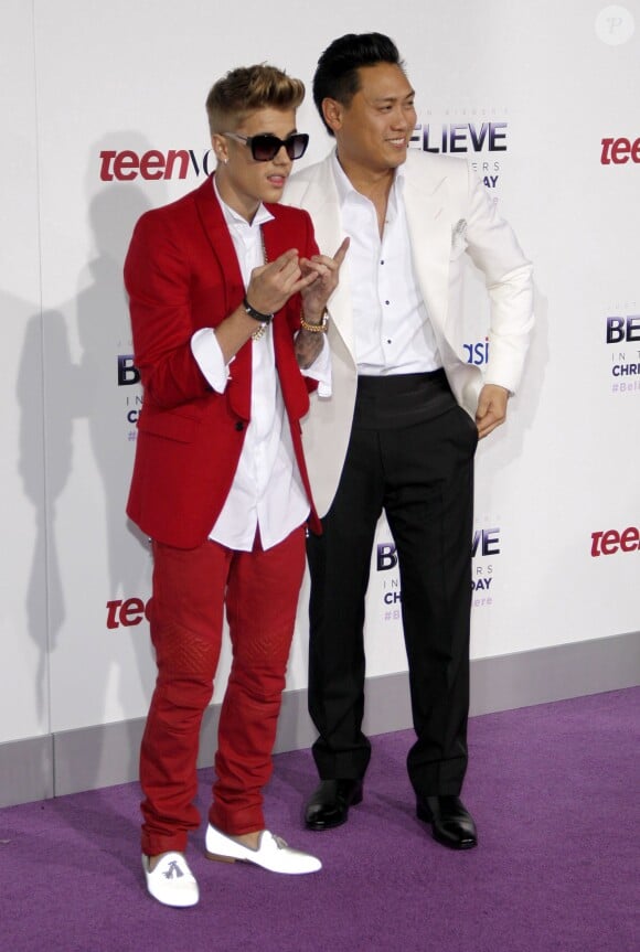 Justin Bieber et le réalisateur John. M Chu à l'avant-première du film "Believe" à Los Angeles, le 18 décembre 2013.
