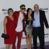 Justin Bieber, ses grands-parents Bruce et Diane Dale et Pattie Mallette à l'avant-première du film "Believe" à Los Angeles, le 18 décembre 2013.