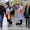 Marcia Cross, Tom Mahoney et leurs filles Eden et Savannah à l'aéroport de Los Angeles, le 14 août 2013.