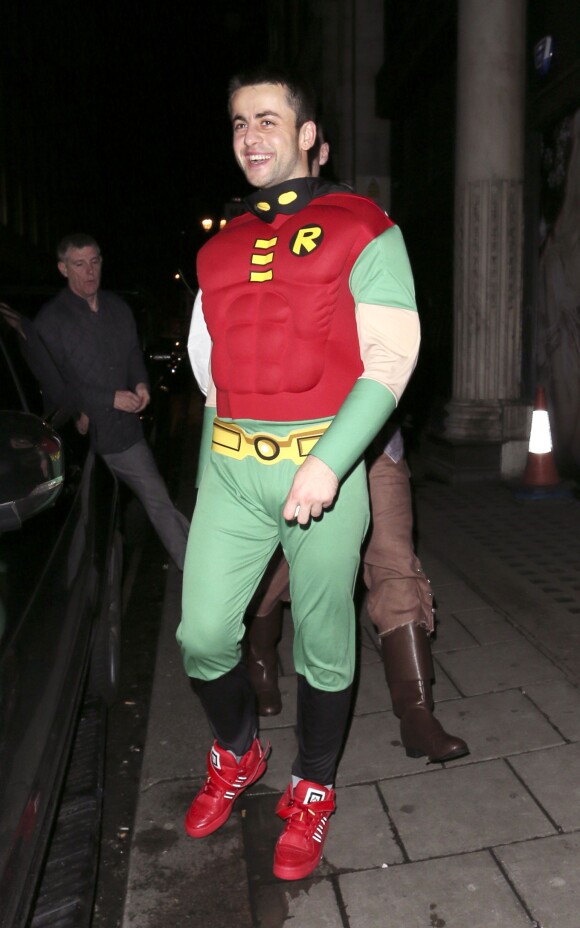 Lukasz Fabianski à la sortie du Chinawhites Nightclub de Londres après avoir célébré la soirée de Noël déguisée des Gunners d'Arsenal, le 19 décembre 2013