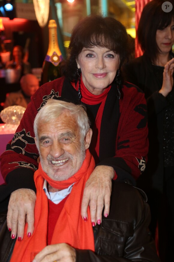 Anny Duperey et Jean-Paul Belmondo à la soirée d'inauguration de "Jours de Fêtes" au Grand Palais à Paris, organisée par Marcel Campion, le 19 décembre 2013.