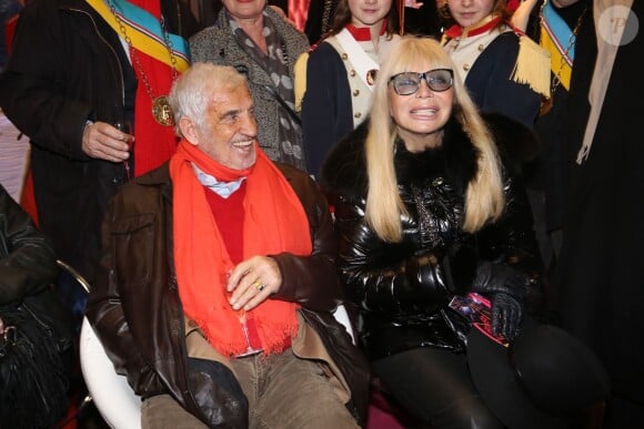 Jean-Paul Belmondo et Lova Moor à la soirée d'inauguration de "Jours de Fêtes" au Grand Palais à Paris, organisée par Marcel Campion, le 19 décembre 2013.