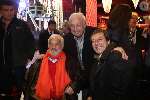 Jean-Luc Reichmann, Marcel Campion et Jean-Paul Belmondo à la soirée d'inauguration de "Jours de Fêtes" au Grand Palais à Paris, organisée par Marcel Campion, le 19 décembre 2013.