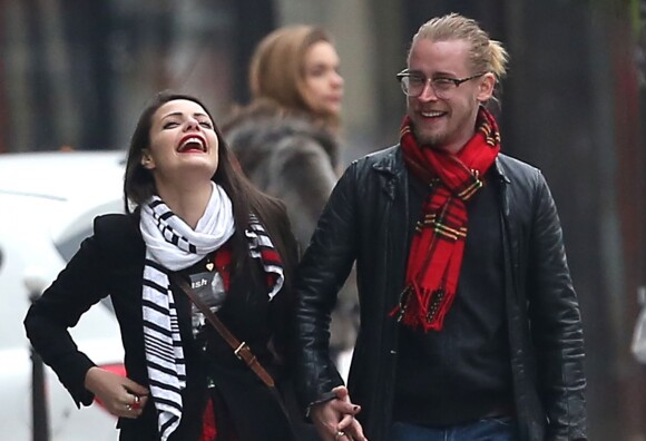 Exclusif - Macaulay Culkin avec sa compagne Jordan Lane Price à Paris le 28 novembre 2013