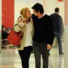 Scout LaRue Willis tendre et très complice avec son boyfriend au LAX, Los Angeles, le 22 décembre 2013.