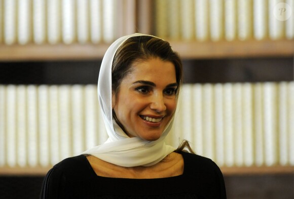 La reine Rania de Jordanie photographiée lors d'une entrevue avec le Pape François, en aiût 2013 à Rome