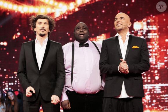 Arnaud Tsamere, Issa Doumbia et Pascal Obispo dans Le 31 tout est permis, émission spéciale diffusée sur TF1 le 31 décembre 2013 à 20h50 et présentée par Arthur
