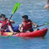 Prince Jackson fait du canoë-kayak avec des amis en vacances à Hawaï, le 24 décembre 2013.