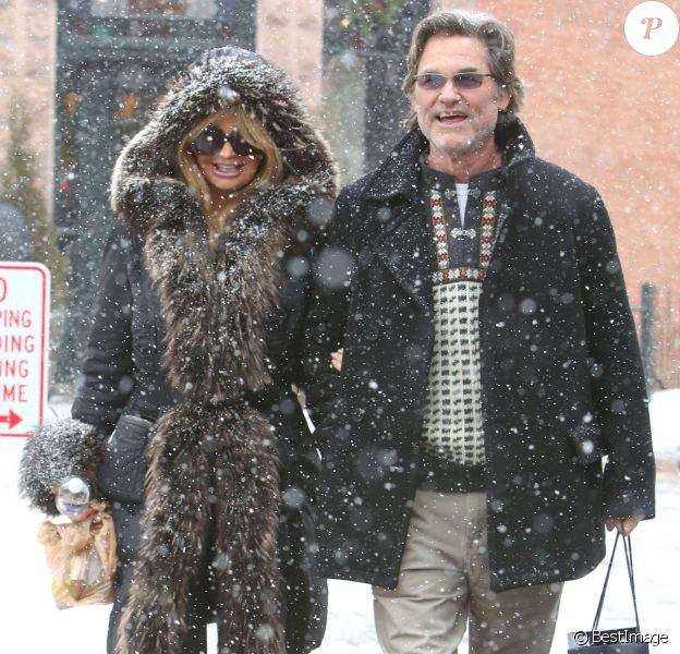 Kurt Russell et Goldie Hawn font du shopping à Aspen dans le Colorado le 24 décembre 2013.