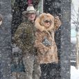 Kurt Russell et Goldie Hawn bravent la neige pour aller faire du shopping à Aspen dans le Colorado le 20 décembre 2013.