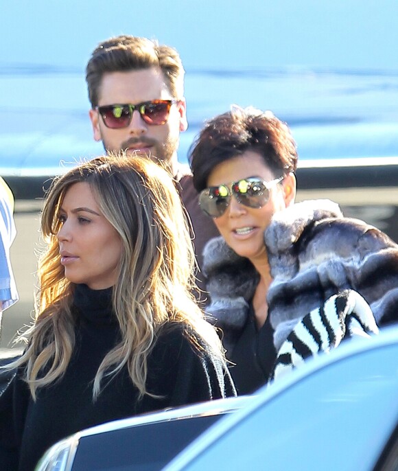 La famille Kardashian part en jet privé de l'aéroport de Los Angeles, le 27 décembre 2013 passer quelques jours de vacances à Aspen.