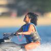 Rihanna fait du jet-ski à la Barbade, le 28 décembre 2013.