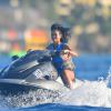 Rihanna fait du jet-ski lors de ses vacances à la Barbade, le 28 décembre 2013.