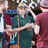 Exclusif - L'actrice Teresa Palmer, enceinte, et son époux Mark Webber, se rendent au restaurant à Los Angeles, en compagnie des membres de leurs familles, le 27 décembre 2013.