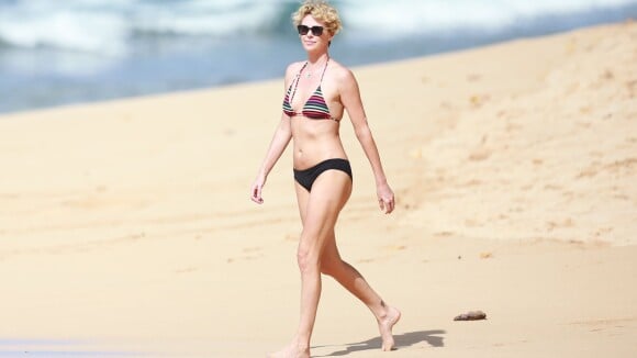 Charlize Theron et ses jambes interminables sur la plage avec Sean Penn