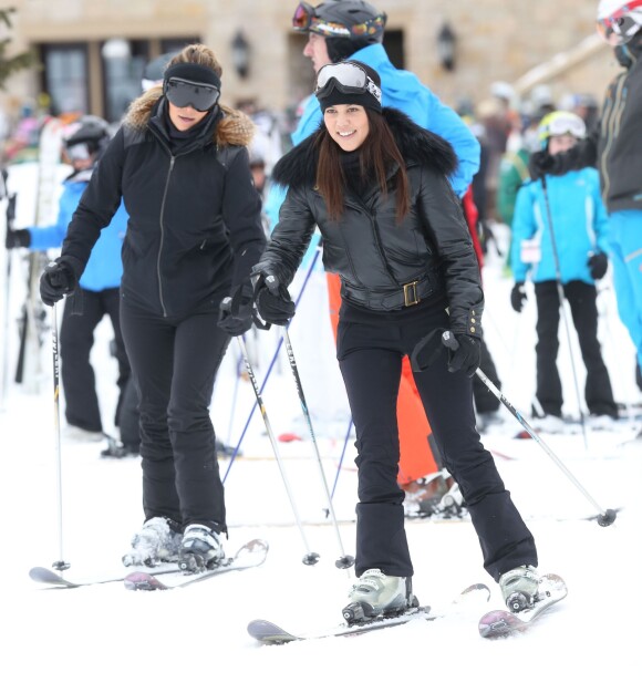 Kim et Kourtney Kardashian font du ski à la station Deer Valley. Park City (État de l'Utah), le 31 décembre 2013.