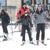 Kim Kardashian, sa sœur Kourtney Kardashian et Scott Disick font du ski à la station Deer Valley. Park City (État de l'Utah), le 31 décembre 2013.