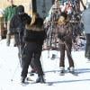 Kim Kardashian, son fiancé Kanye West, et sa sœur Kourtney font du ski à Aspen, dans le Colorado. Le 30 décembre 2013.