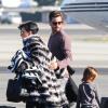 Kris Jenner, Scott Disick et son fils Mason montent à bord d'un jet privé à l'aéroport de Van Nuys. Los Angeles, le 27 décembre 2013.