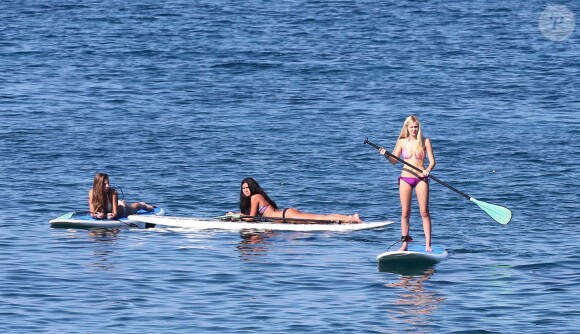 Ava Sambora, fille de Richard Sambora et Heather Locklear, profitant du soleil d'Hawaii le 1er janvier 2014.