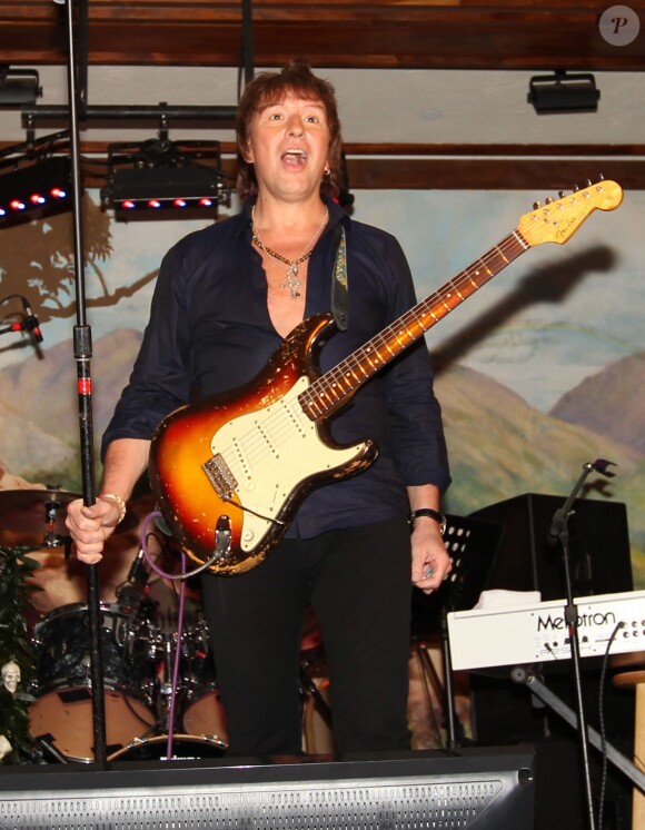 Richie Sambora, ex-mari d'Heather Locklear, lors d'un mini-concert pour fêter le Nouvel An au restaurant Mala Wailea le 31 décembre 2013 à Hawaii.