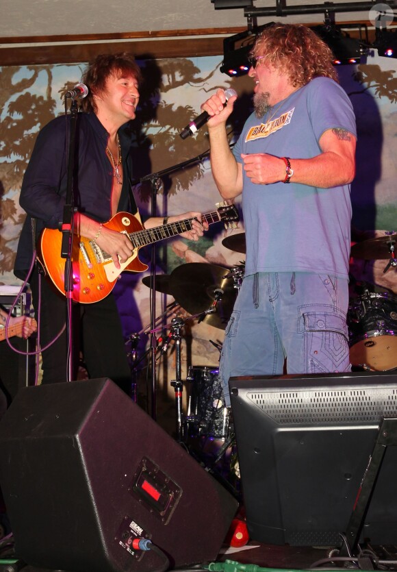 Richie Sambora, ex-mari d'Heather Locklear, lors d'un mini-concert pour fêter le Nouvel An au restaurant Mala Wailea le 31 décembre 2013 à Hawaii.
