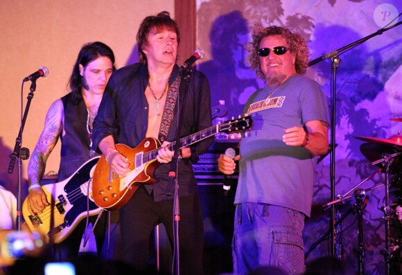 Richie Sambora, ex-mari d'Heather Locklear, lors d'un mini-concert pour fêter le Nouvel An au restaurant Mala Wailea le 31 décembre 2013 à Hawaii.