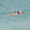Olga Kent profite d'une après-midi ensoleillée sur une plage de Miami, le 6 janvier 2014.