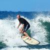Exclusif - Jason Statham faisant du surf lors de ses vacances à Hawaï le 6 janvier 2013