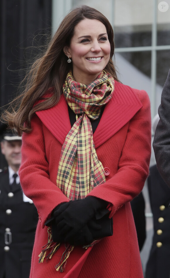 9 - Kate Middleton en visite en tant que comtesse de Strathearn à Dumfries House avec les princes William et Charles le 5 avril 2013 à Ayrshire.