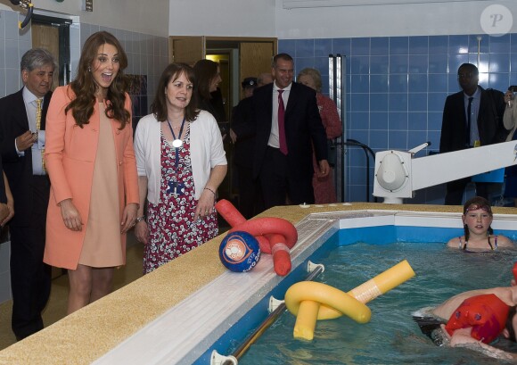13 - Kate Middleton à la Naomi House de Winchester pour la semaine de Children's Hospice le 29 avril 2013, jour de ses deux ans de mariage avec le prince William
