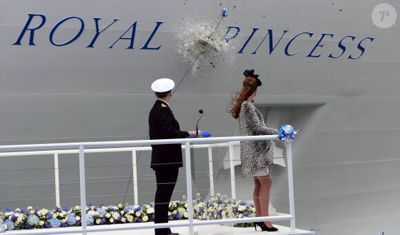 16 - Kate Middleton lors du baptême du Royal Princess le 13 juin 2013 à Southampton. Le dernier engagement en solo de la duchesse de Cambridge avant son congé maternité.