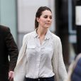  28 - Kate Middleton, très naturelle, s'adonnant à un peu de shopping sur Kings Road le 25 octobre 2013 