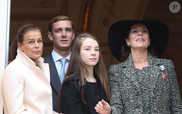 Pierre Casiraghi en famille au balcon du palais princier lors de la fête nationale à Monaco le 19 novembre 2013