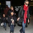 Johnny Hallyday et Laeticia Hallyday avec leurs filles, Jade et Joy, et Eliette sa grand-mère à l'aéroport de Roissy-Charles de Gaulle pour prendre un avion direction Los Angeles, le 12 janvier 2014.