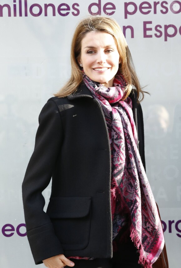 Letizia d'Espagne au sortir d'une réunion de la FEDER, la Fédération nationale des maladies rares, le 10 janvier 2014 à Madrid.