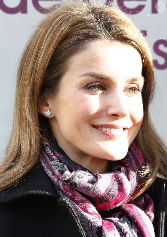 Letizia d'Espagne au sortir d'une réunion de la FEDER, la Fédération nationale des maladies rares, le 10 janvier 2014 à Madrid.