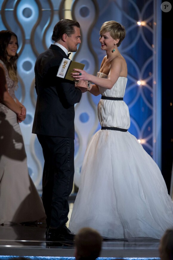 Leonardo DiCaprio recevant le Golden Globe du meilleur acteur pour une comédie dramatique (Le Loup de Wall Street), à Los Angeles le 12 janvier 2014