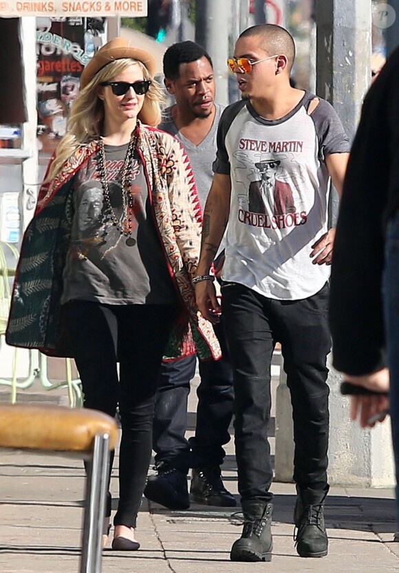 Ashlee Simpson et son petit ami Evan Ross font du shopping à Los Angeles, le 29 décembre 2013.