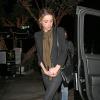 Amber Heard sort d'un dîner à West Hollywood avec une amie et cache une bague de fiançailles, le 14 janvier 2014.