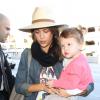 Jessica Alba et sa fille Haven le 27 décembre 2013 arrivent à l'aéroport L.A.X