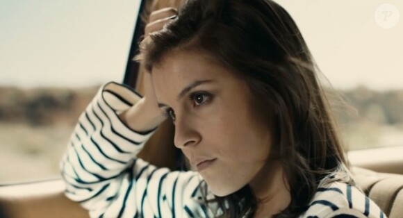 Flore Bonaventura dans le clip d'Antoine Carlier des Révélations 2014.