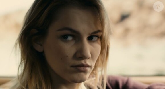 Margot Bancilhon dans le clip d'Antoine Carlier des Révélations 2014.