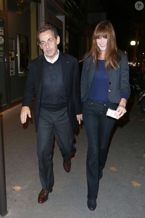 Exclusif - Nicolas Sarkozy et sa femme Carla Bruni-Sarkozy arrivent à l'anniversaire de la mère de Nicolas Sarkozy qui a fêté ses 88 ans au restaurant 154 à Paris, le 11 octobre 2013.