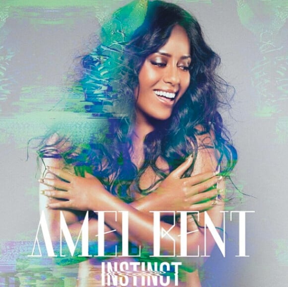 Pochette du nouvel album d'Amel Bent, "Instinct". Elle y pose toute nue.