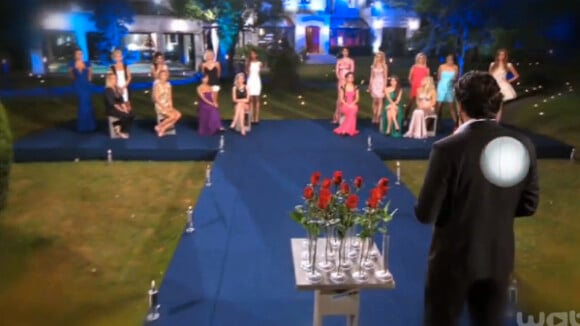 Bachelor 2014 : Plage, baisers et séduction, les 1res images de Paul en action