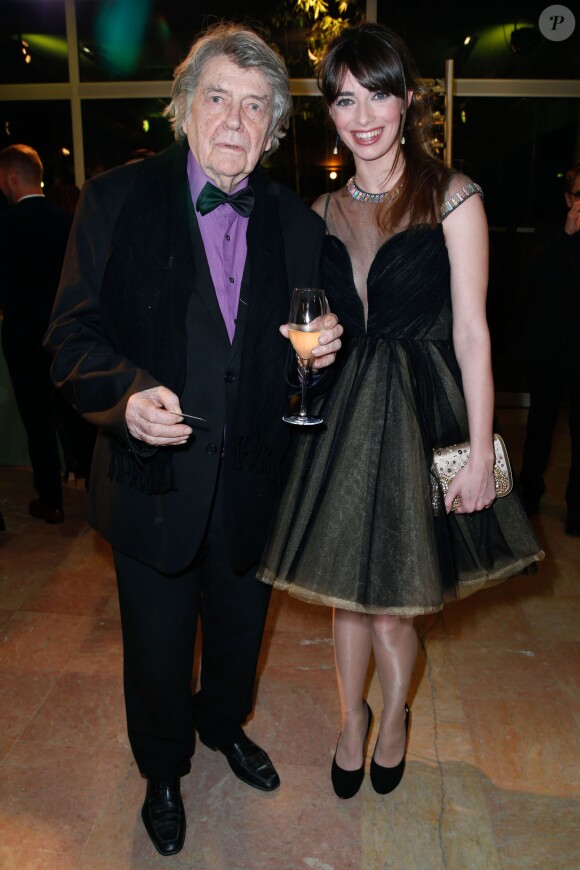 Jean-Pierre Mocky et Sarah Barzyk lors du Dîner de la mode pour le Sidaction au Pavillon d'Armenonville à Paris, le 23 janvier 2014